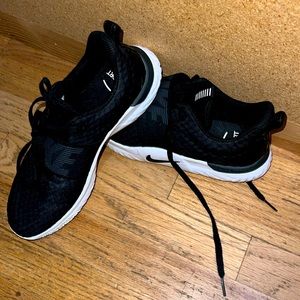 Women’s nike renews size 8 barely used